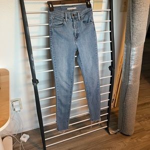 Levi’s high rise super skinny jeans size 25